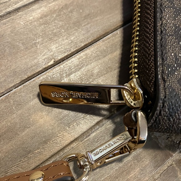 🌸Michael Kors Wallet - Picture 5 of 7